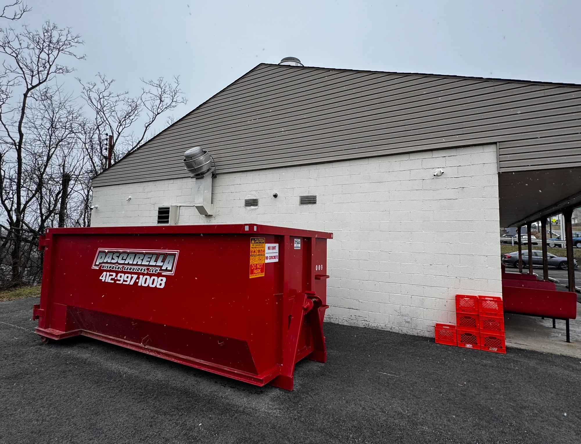 Pascarella commercial dumpster behind a Pittsburgh business